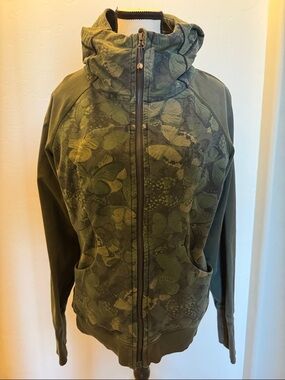 Lululemon camouflage Zip-Up Hoodie Jacket.